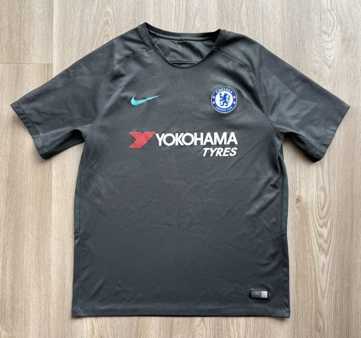 Nike Nike 2017/18 Chelsea Football Suit Soccer Shorts and Jersey Size US M / EU 48-50 / 2 - 2 Thumbnail