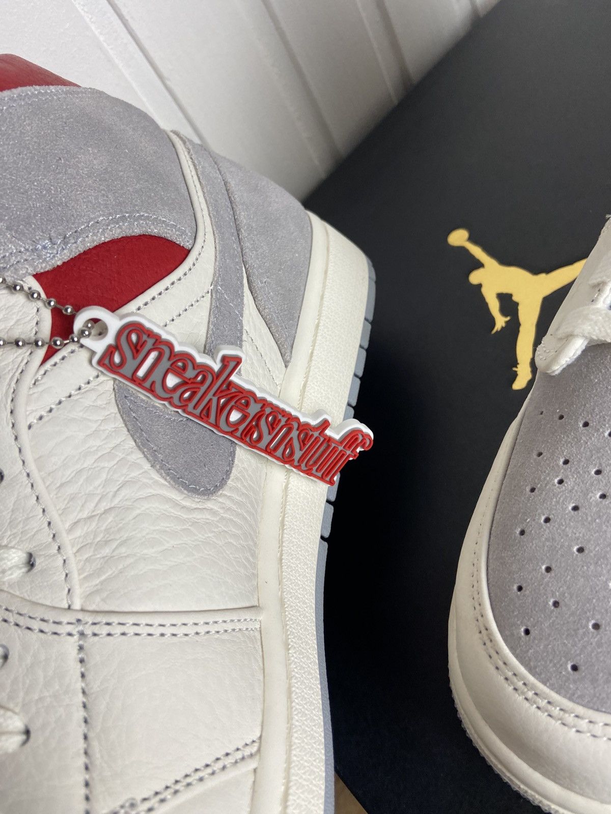 Jordan Brand New Jordan 1 Mid "Sneakersnstuff 20th" authentic size 10,5us Size US 10.5 / EU 43-44 - 10 Thumbnail