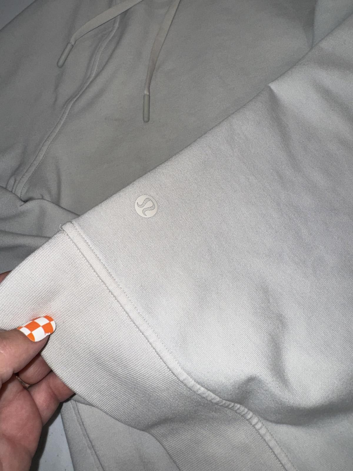 Lululemon lululemon Hoodie size unknown likley small/med Size M / US 6-8 / IT 42-44 - 3 Thumbnail
