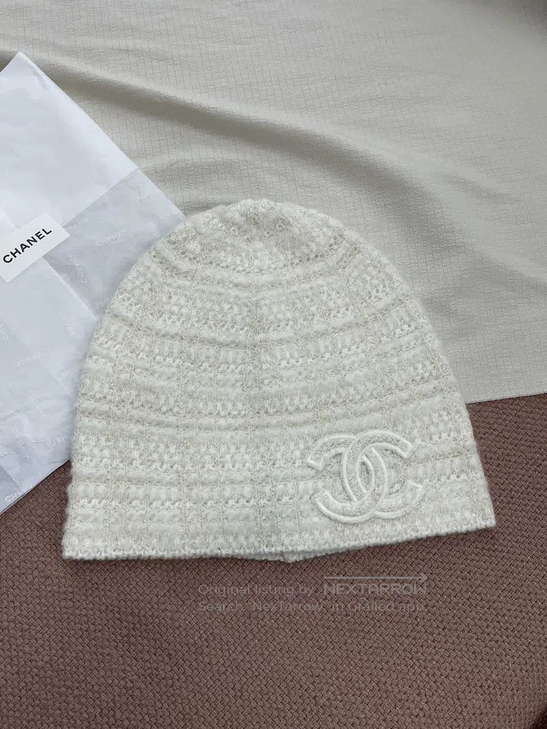 Chanel Chanel 26C new white double C large logo cashmere knitted Size ONE SIZE - 1 Thumbnail