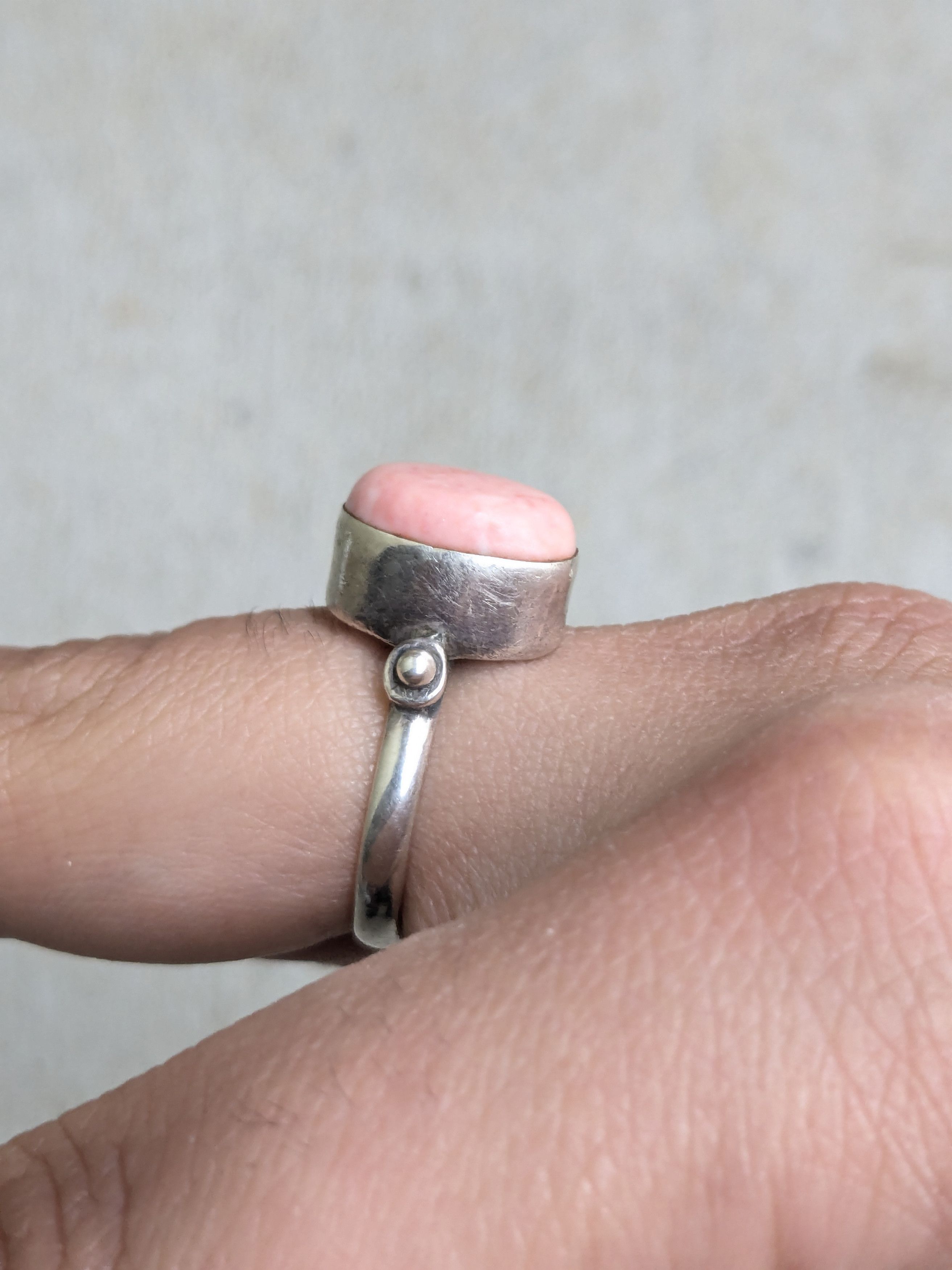 Jewelry Sterling Silver Ring Pink Coral Size 9 Oval Size ONE SIZE - 8 Thumbnail