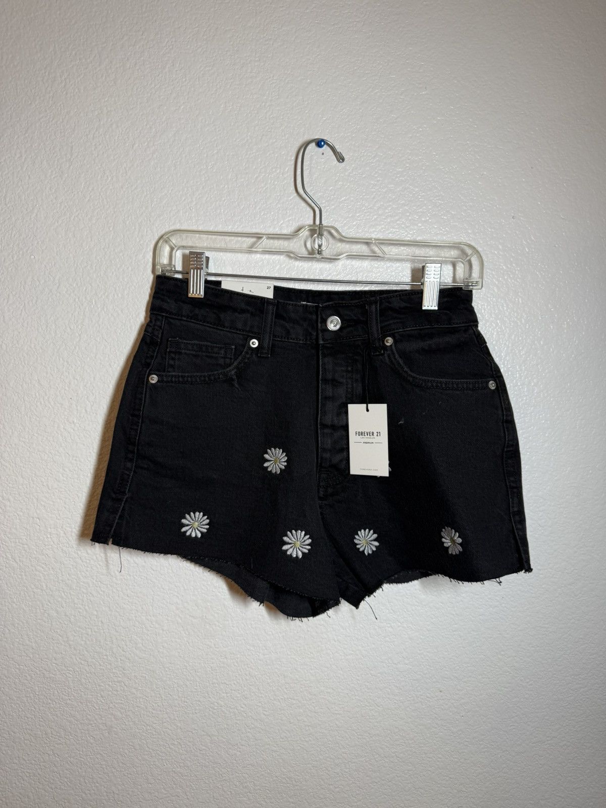 Forever 21 Forever 21 black floral shorts Size 27" / US 4 / IT 40 - 1 Thumbnail
