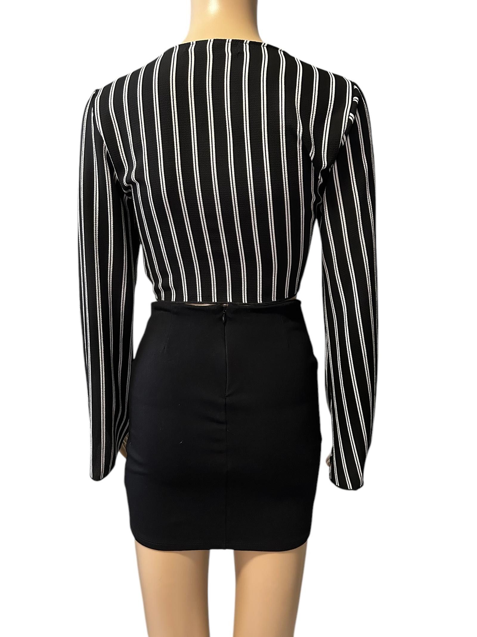 Designer Trendy Black & White Striped Crop Top with Tie Front Size M / US 6-8 / IT 42-44 - 5 Thumbnail