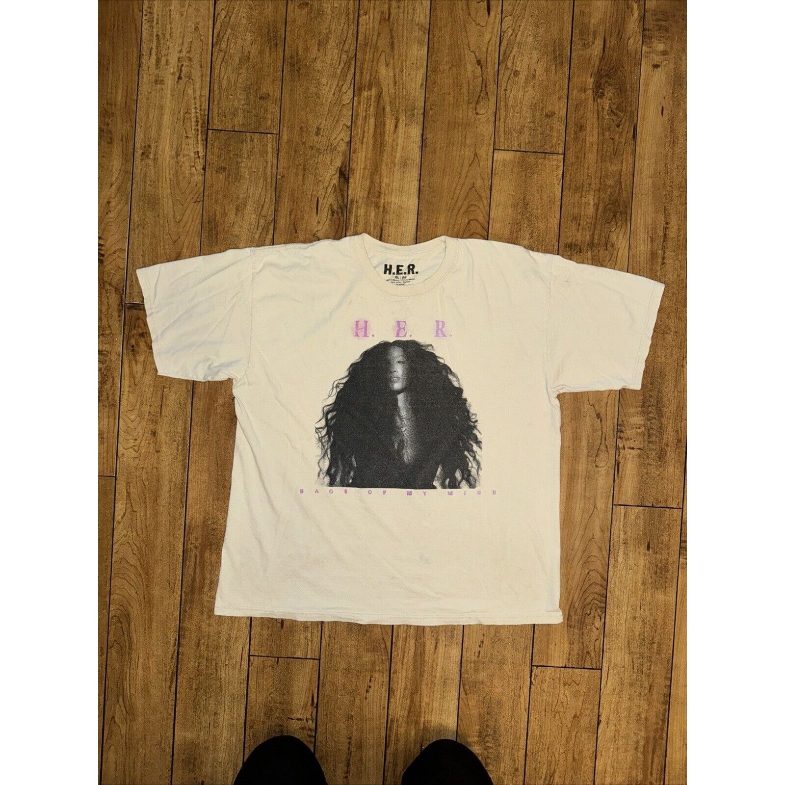 Band Tees × Rap Tees H.E.R. Back Of My Mind T-Shirt Tan XL 22x27 Size US XL / EU 56 / 4 - 1 Thumbnail