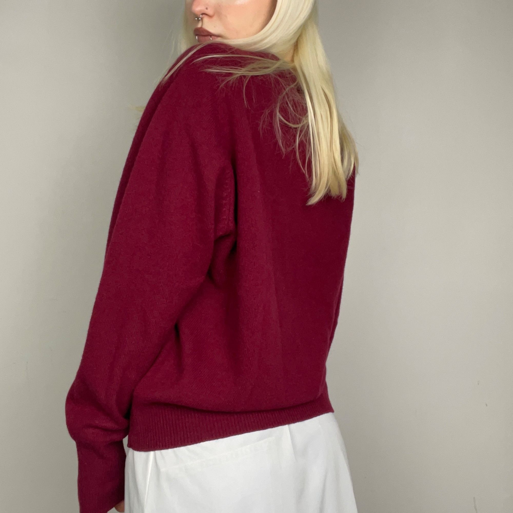 Eaton M - Vintage Wool Red V Neck Sweater Size US M / EU 48-50 / 2 - 3 Thumbnail
