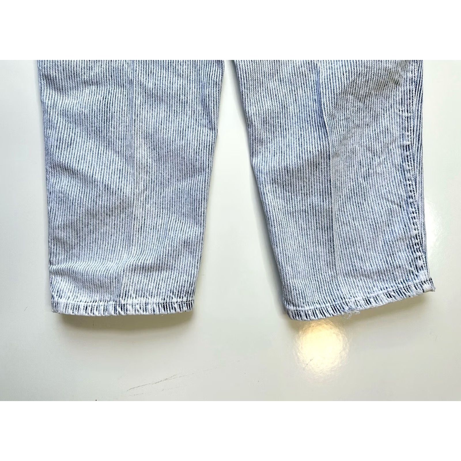 Levi's VINTAGE Levi's 900 Series Silver Tab Mom Jeans Blue White Railroad Stripe 34x30 Women's Jeans 80s Size 24" / US 00 / IT 34 - 6 Thumbnail