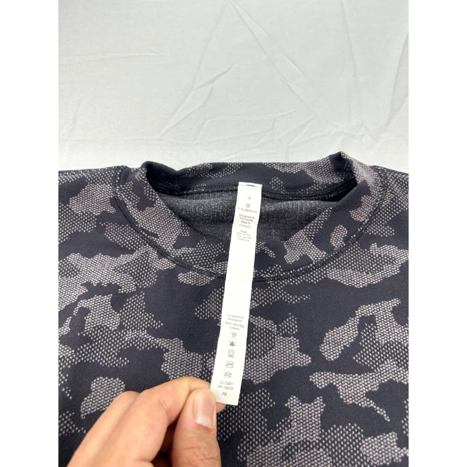 Lululemon Lululemon Womens 4 Camouflage Long Sleeve Pullover Crew Neck Gym & Training Activewear Shirt Size S / US 4 / IT 40 - 3 Thumbnail