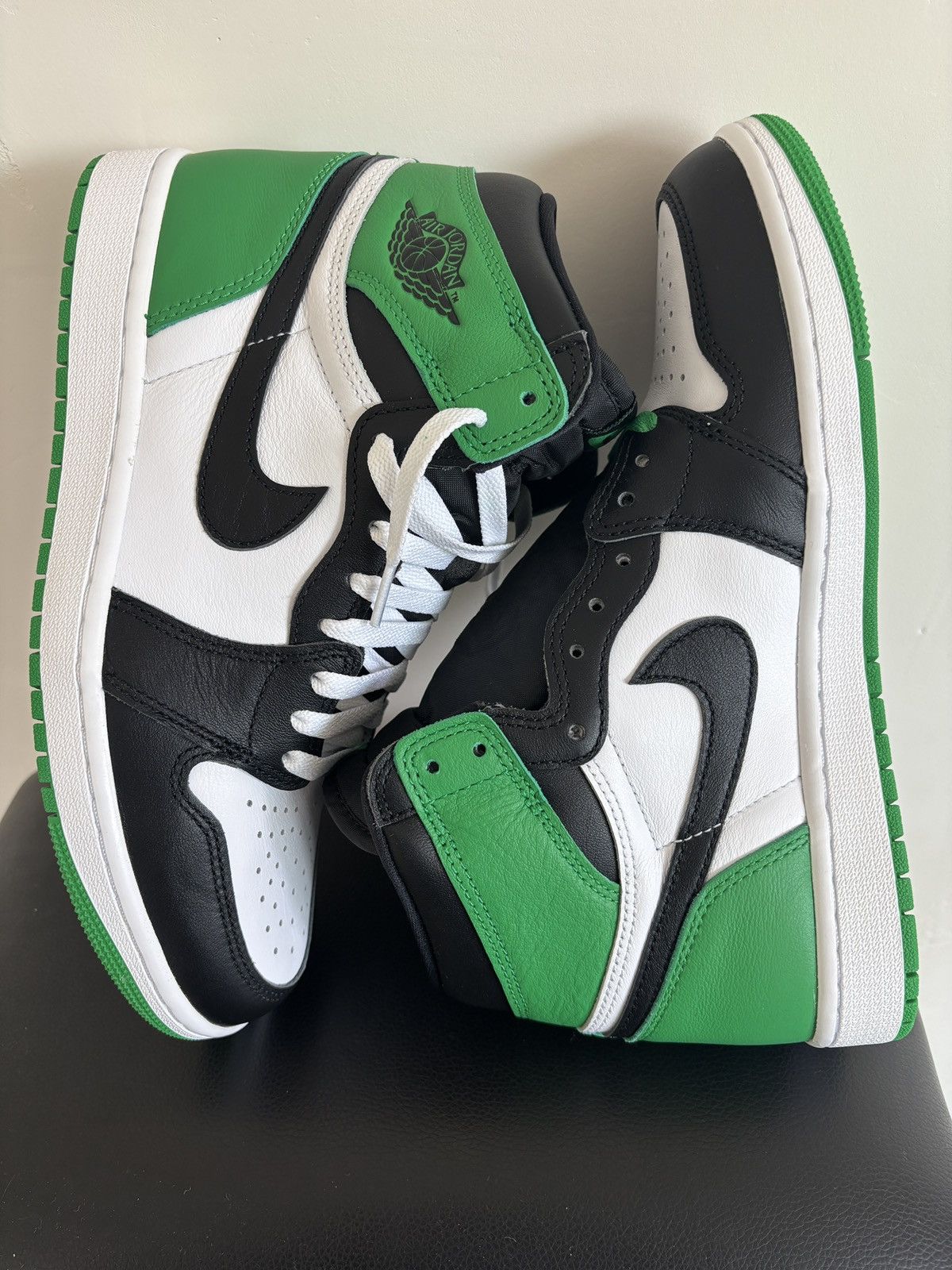 Jordan Brand Jordan 1 High Lucky Green 2023 Size US 9 / EU 42 - 1 Thumbnail