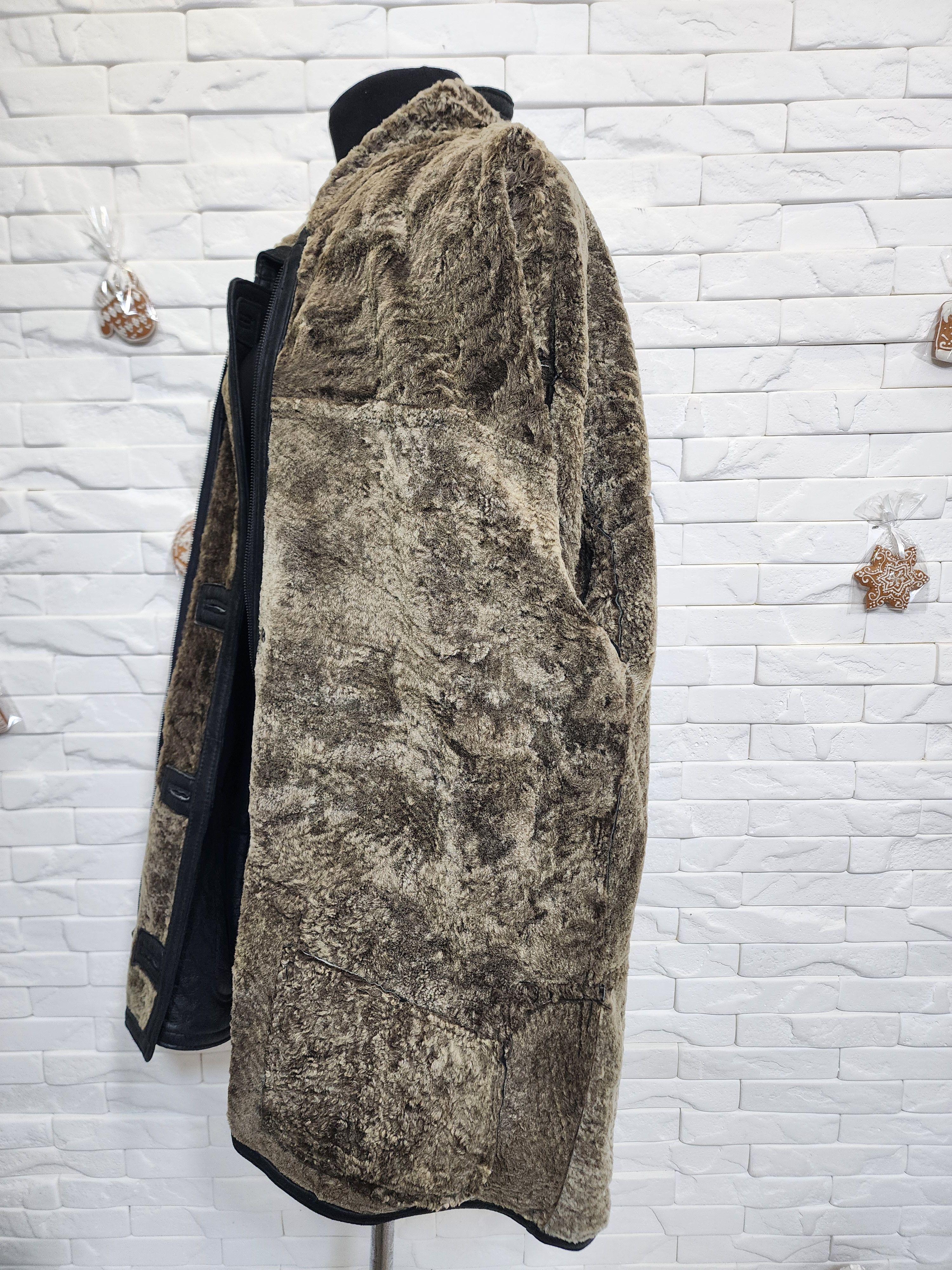 Uniqlo Men's Black Sheepskin Coat: Genuine Fur, Zipper Closure Size US XL / EU 56 / 4 - 10 Thumbnail