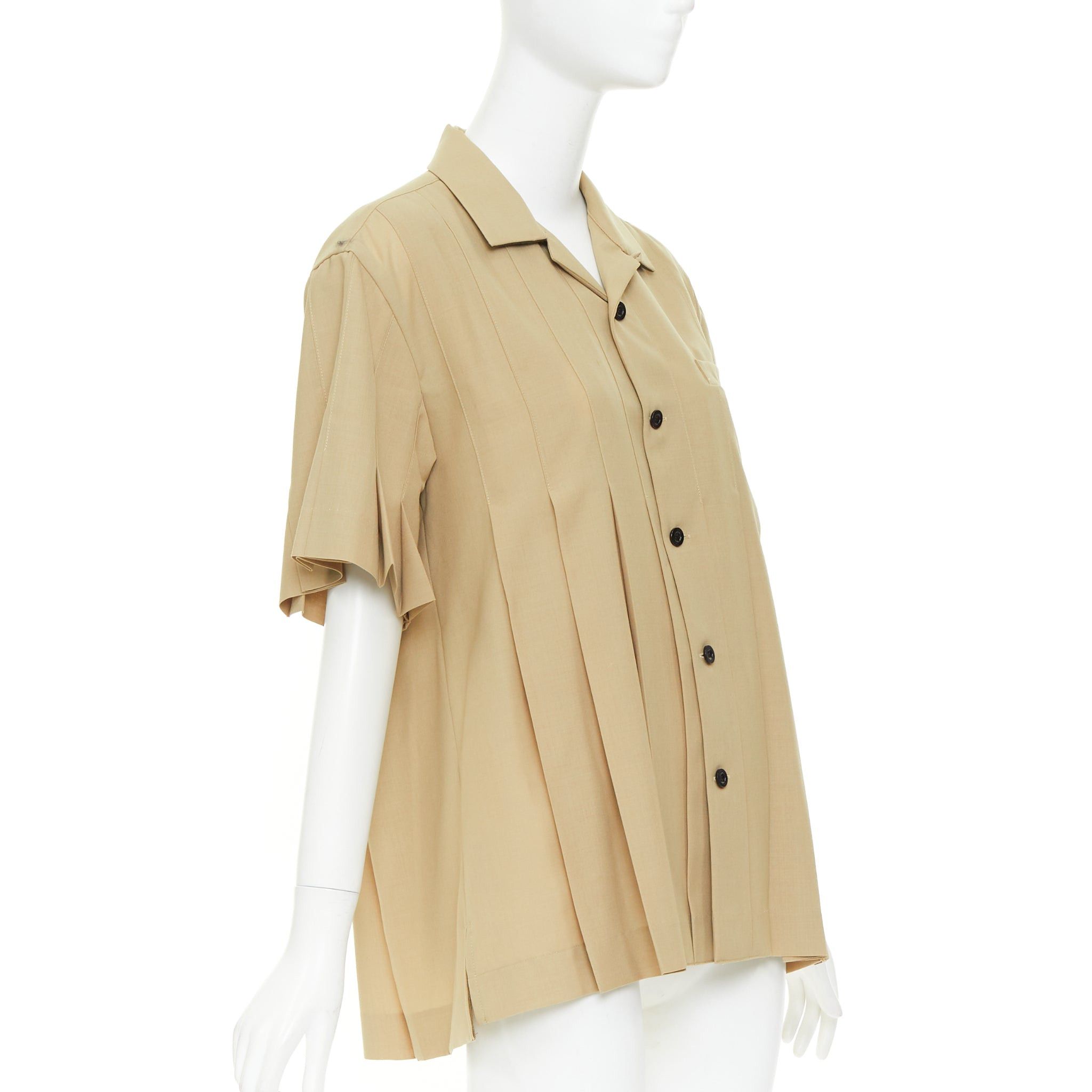 Sacai SACAI 2023 Runway khaki pleated pocketed short sleeve suiting boxy shirt JP1 S Size S / US 4 / IT 40 - 1 Thumbnail