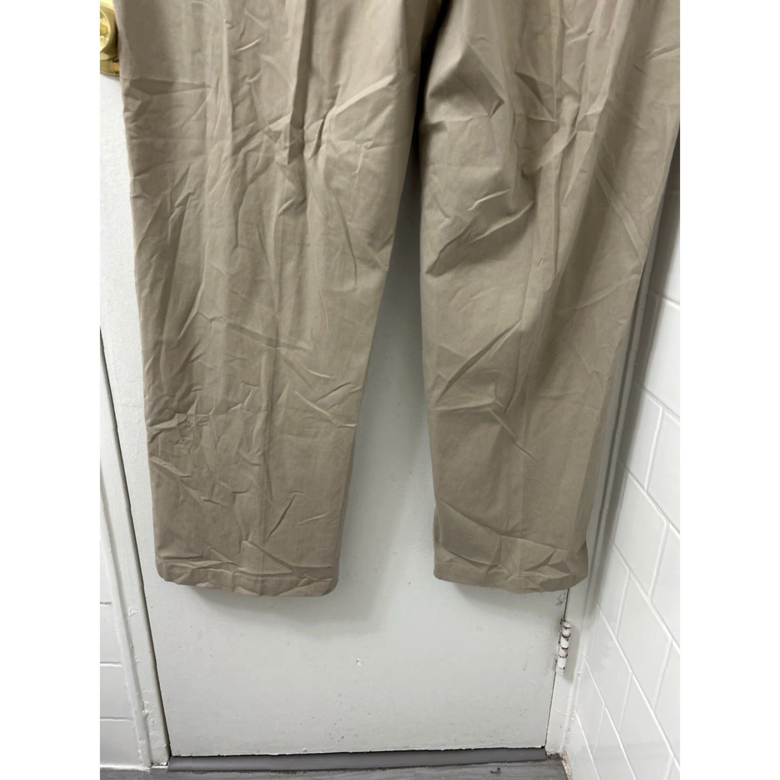 Croft & Barrow VINTAGE Croft & Barrow Pants Mens 42x32 Brown Khaki Relaxed Fit Flat Front YKK Trousers Size US 42 / EU 58 - 7 Thumbnail