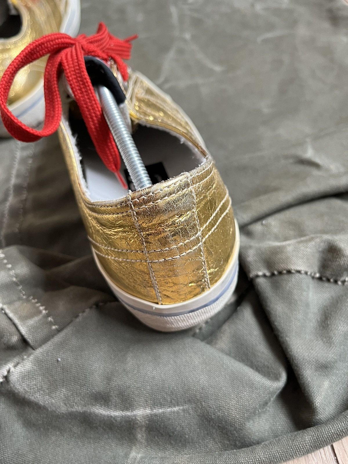 Golden Goose × Vintage GGDB Golden Goose Deluxe Brand V-star 2 Gold Low Sneakers Size US 7 / EU 40 - 8 Thumbnail