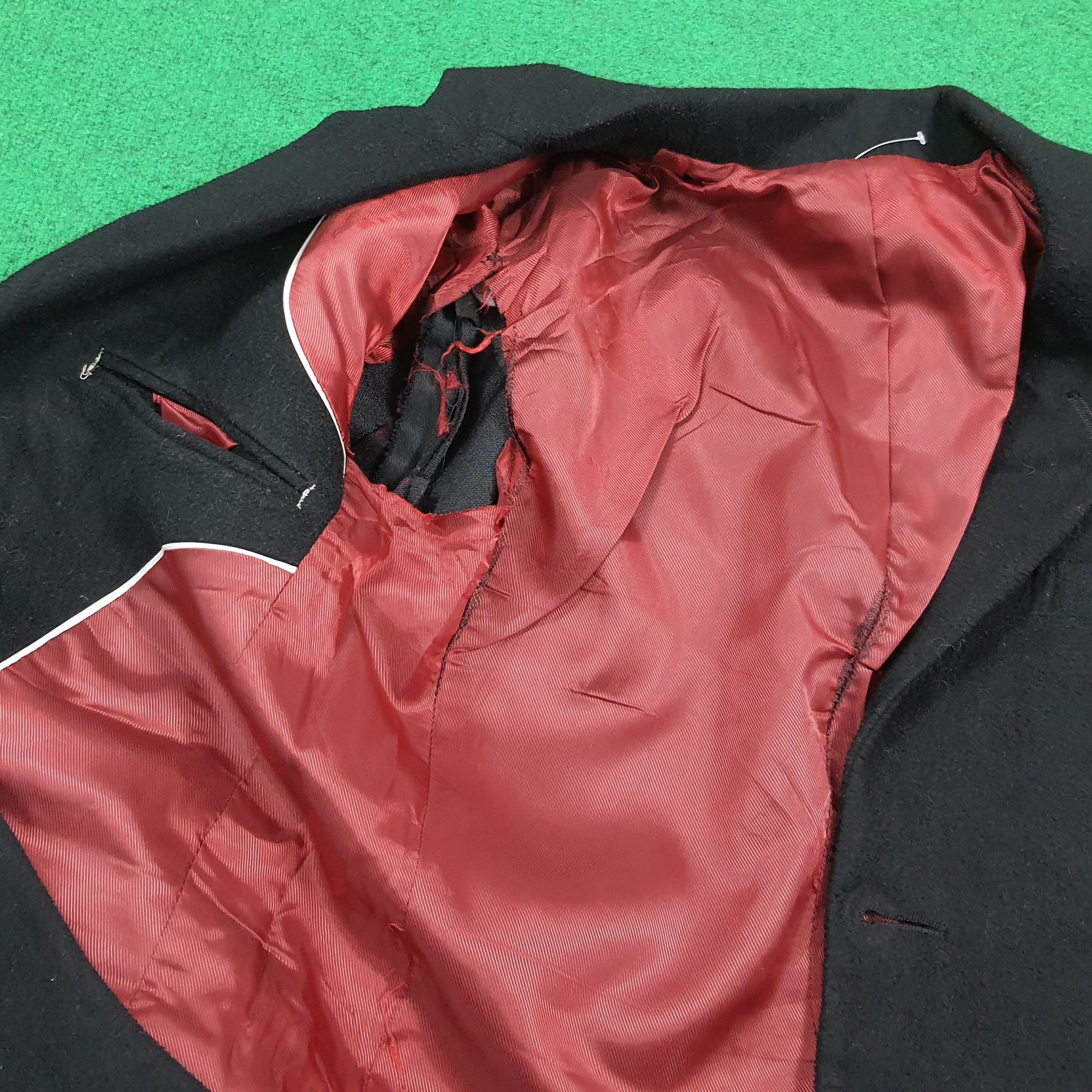 Tom Ford Tom Ford Black Blazer with Red Satin Lining C307N11 Size 44S - 10 Thumbnail