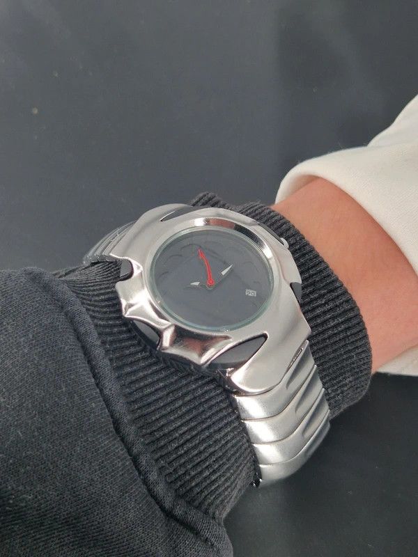 Y2K Retro Stainless Steel Blade Style Watch Black Dial