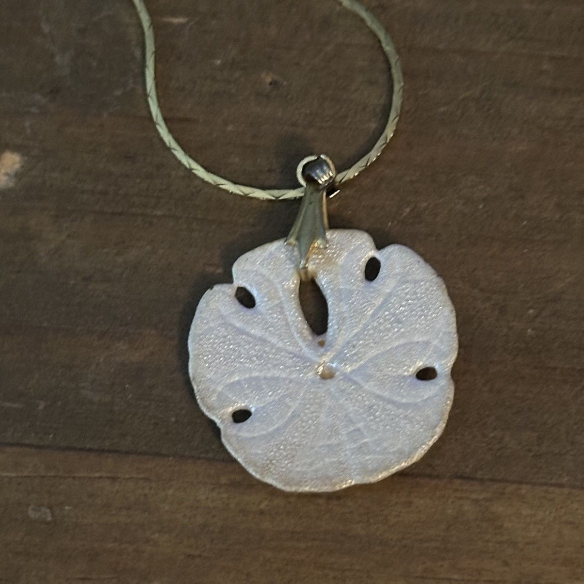 Vintage Vintage gold tone sand dollar pendant necklace Size ONE SIZE - 4 Thumbnail