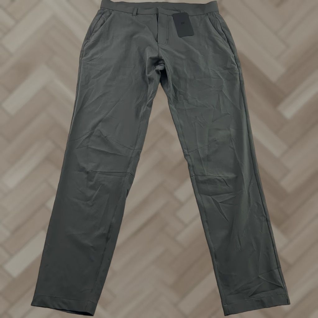 Fabletics Fabletics Slim Fit The Only Pant Men 36x34 Gray Chino Slimming 90s? Size US 36 / EU 52 - 1 Thumbnail