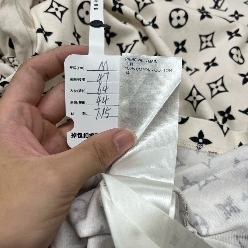 Louis Vuitton Louis Vuitton White presbyopic full print short sleeve Size M / US 6-8 / IT 42-44 - 7 Thumbnail