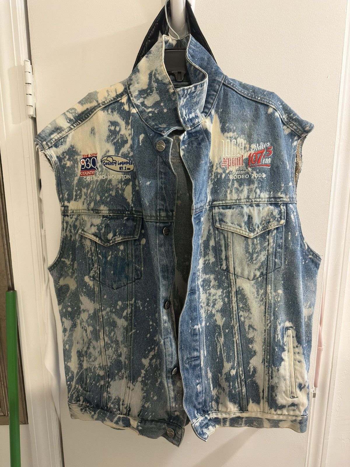 Port Authority Vintage Embroidered Bleached Denim Vest Size US L / EU 52-54 / 3 - 1 Thumbnail