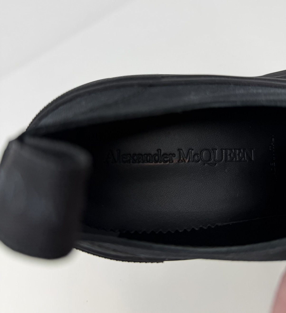 Alexander McQueen Alexander McQueen Treadslick Low-Top Sneaker Black Size US 9 / EU 42 - 8 Thumbnail