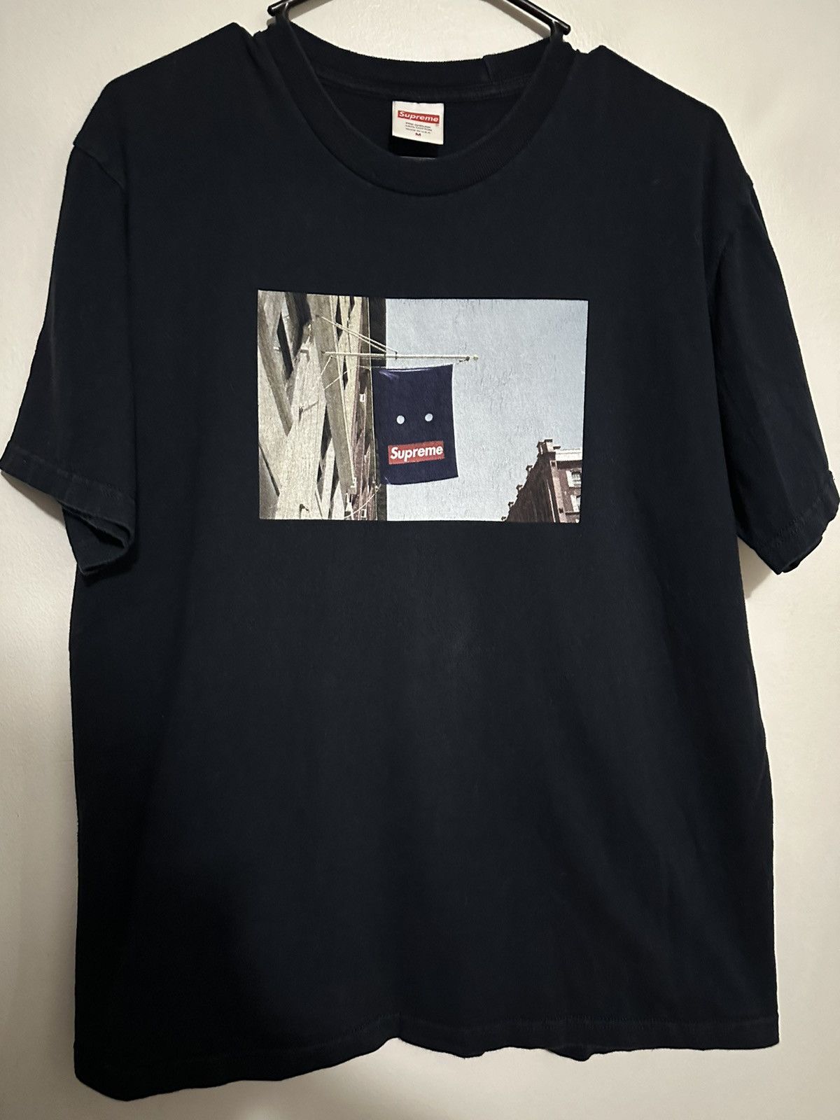 Supreme Supreme Banner Tee Size US M / EU 48-50 / 2 - 1 Thumbnail