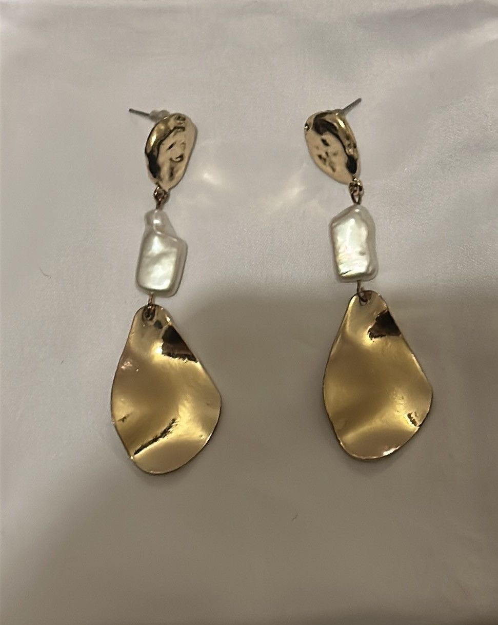 Kenneth Jay Lane Kenneth Jay Lane Hammered gold-plated faux pearl Earrings Size ONE SIZE - 4 Thumbnail
