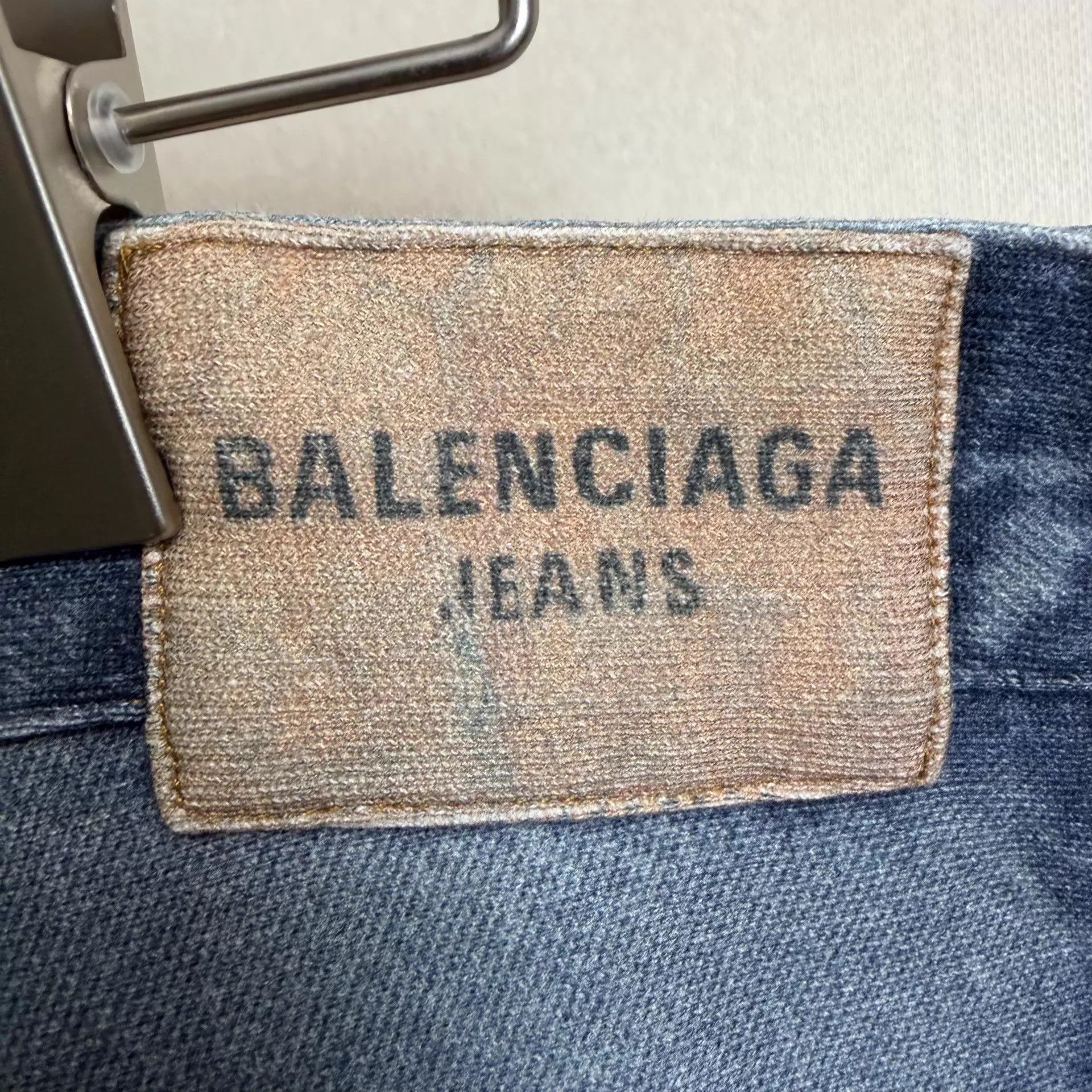 Balenciaga Balenciaga 24 Garde-robe Ripple Wash Distressed W-Leg Jeans Size 28" / US 6 / IT 42 - 5 Thumbnail