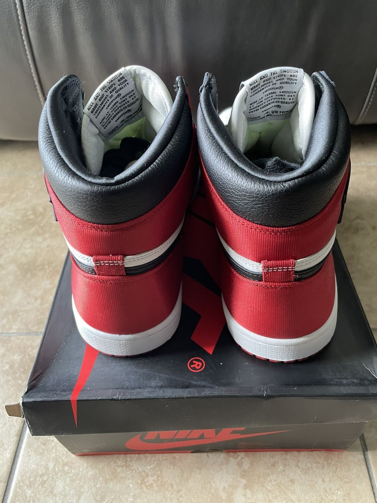 Jordan Brand WMNS AIR JORDAN 1 HIGH OG/ SATIN BLACK TOE Size US 10.5 / EU 43-44 - 4 Thumbnail