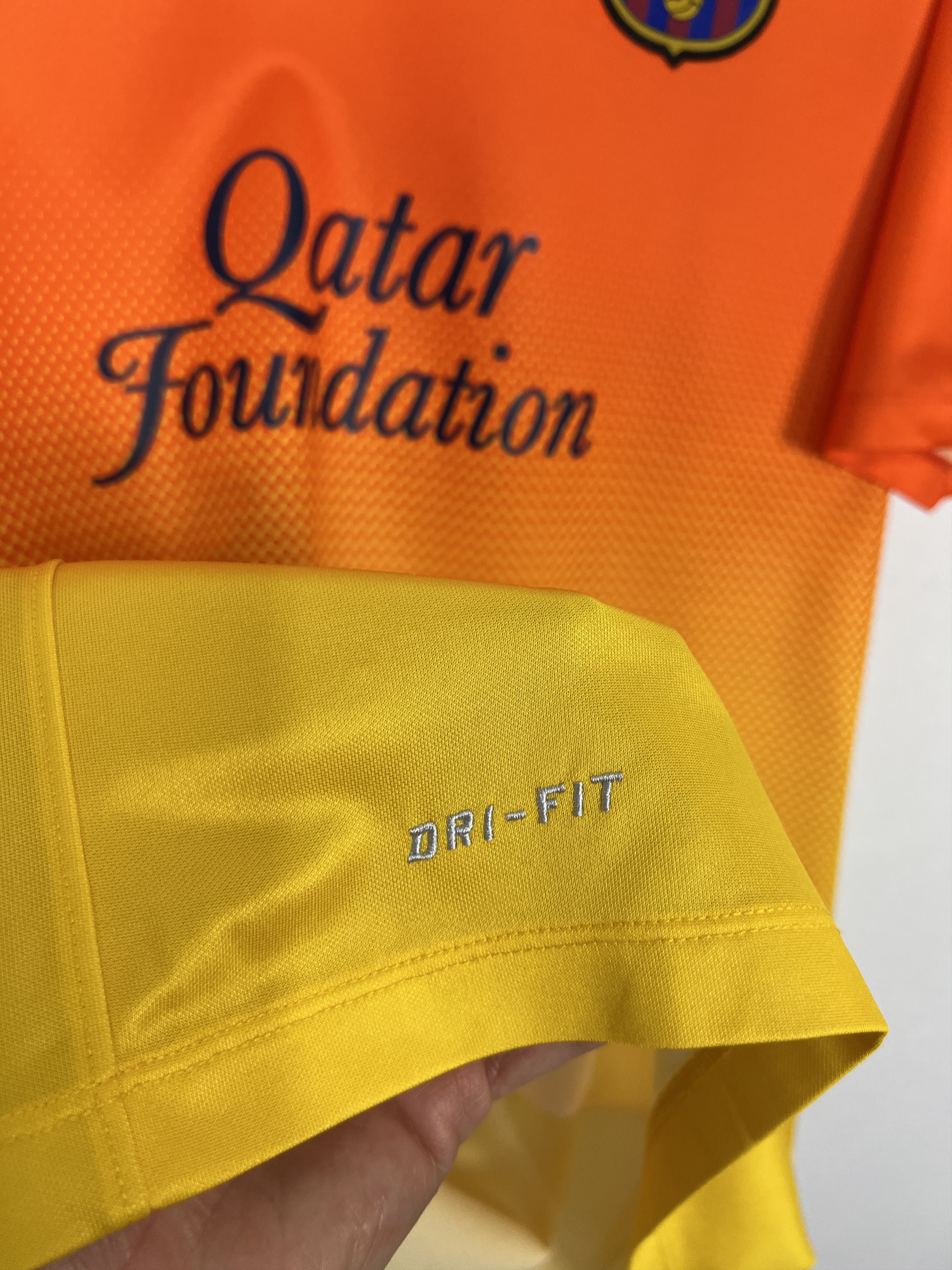 Nike Barcelona Away football shirt 2012 Soccer Nike Jersey Mens Size US L / EU 52-54 / 3 - 5 Thumbnail