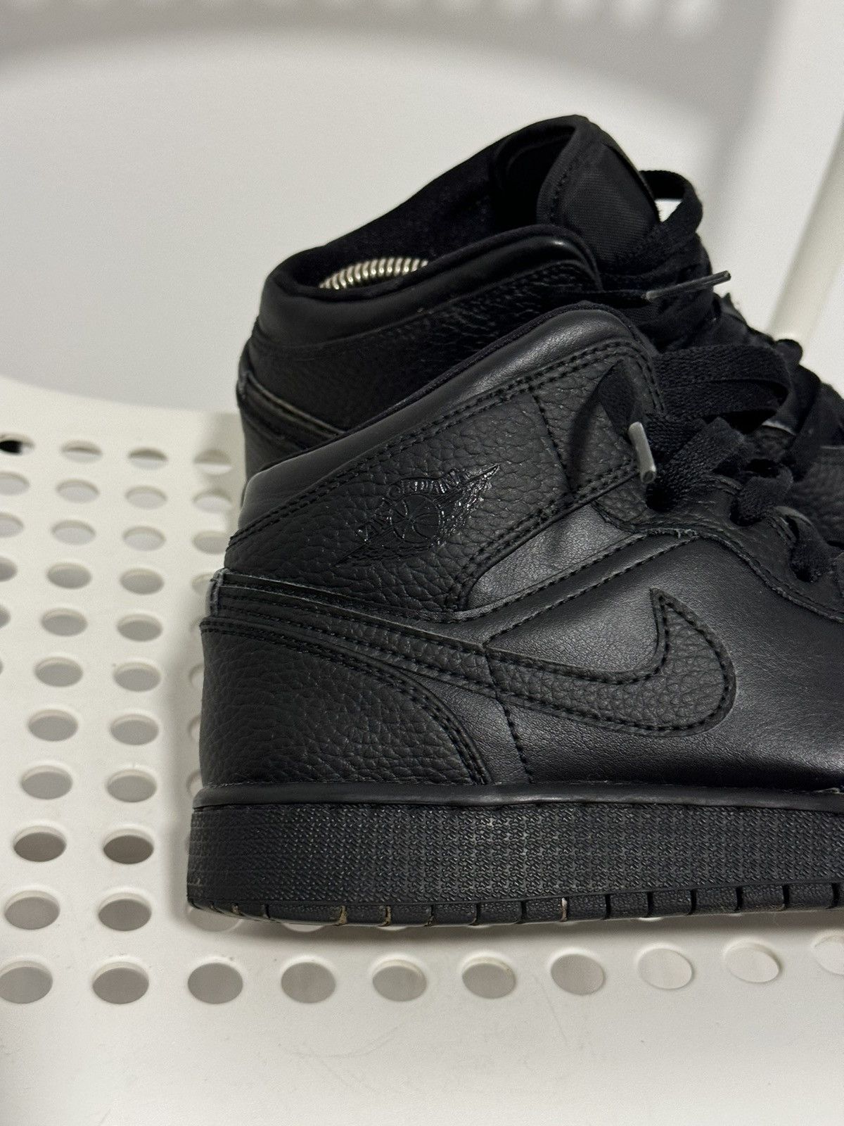 Nike Nike Air Jordan 1 Mid 554724-091 Black Size US 6 / IT 36 - 2 Thumbnail