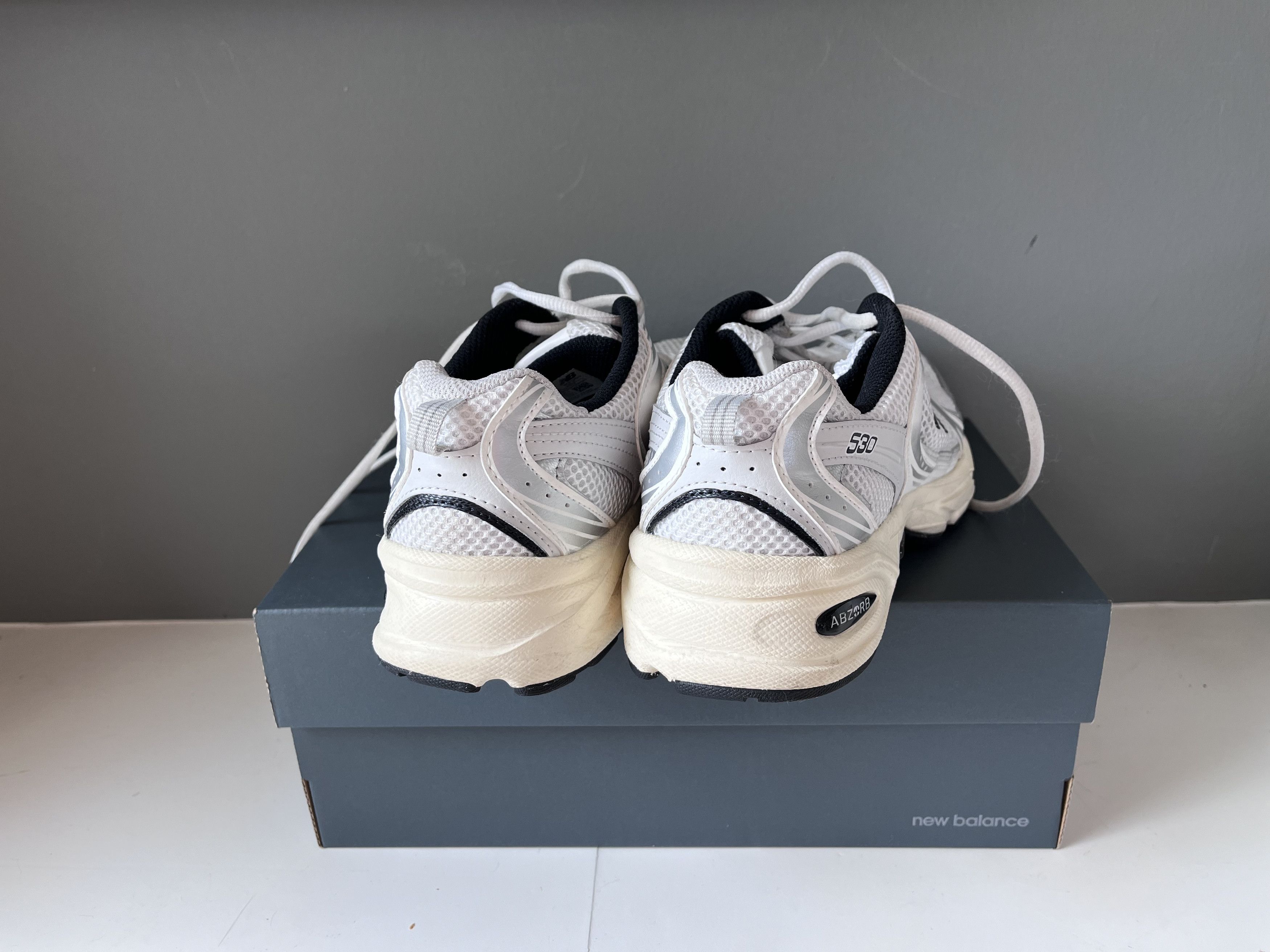 New Balance New Balance MR530 White/Silver/Black Size US 8.5 / EU 41-42 - 3 Thumbnail