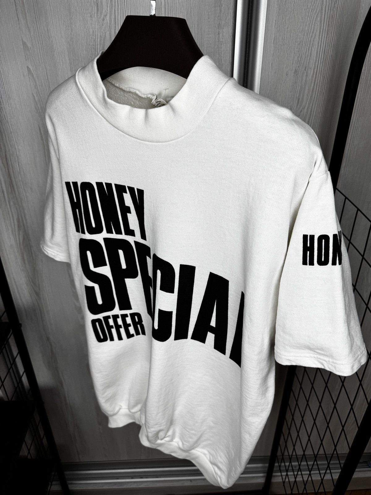 Band Tees Honey Special Offer vintage Radio station music sweatshirt Size US L / EU 52-54 / 3 - 8 Thumbnail