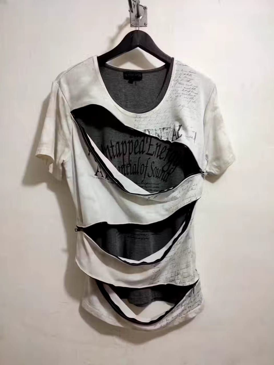 In The Attic In The Attic Japanese Multizipper Design Punk Tshirt Size US M / EU 48-50 / 2 - 5 Thumbnail