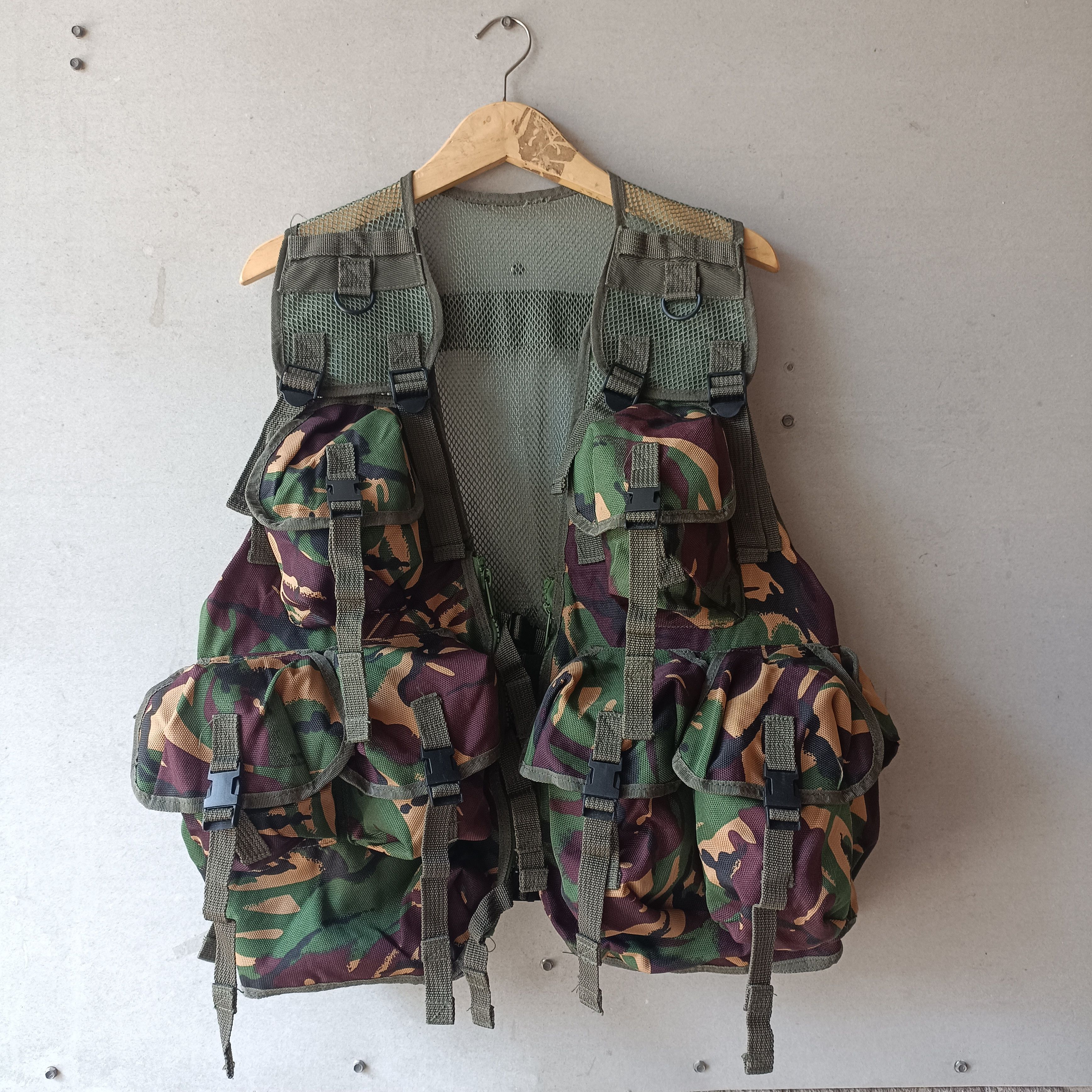 Voodoo Tactical British Army DPM Assault Tactical Vest General Purpose OPS Size US L / EU 52-54 / 3 - 1 Thumbnail