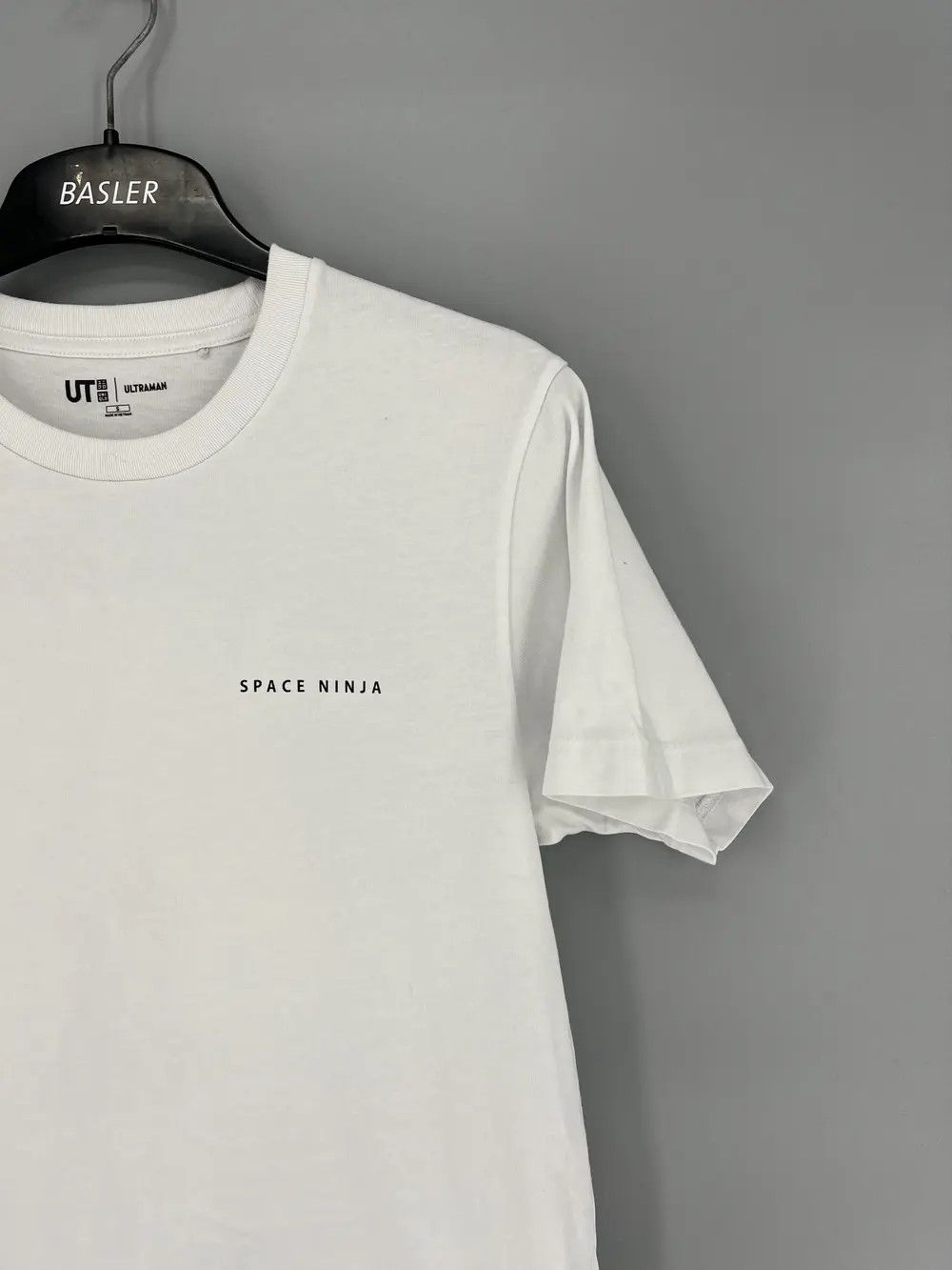 Japanese Brand Uniqlo X Ultraman Alien Baltan Kaiju Japanese T-Shirt Size US S / EU 44-46 / 1 - 5 Thumbnail