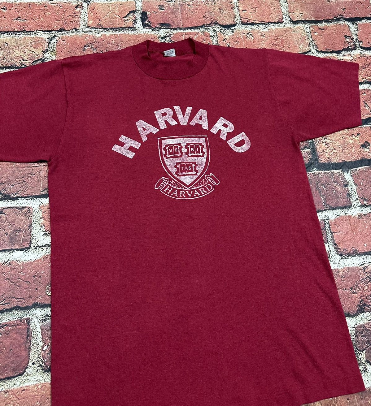 NCAA Vintage Harvard University Crest T-Shirt Single Stitch 80s Size US L / EU 52-54 / 3 - 2 Thumbnail