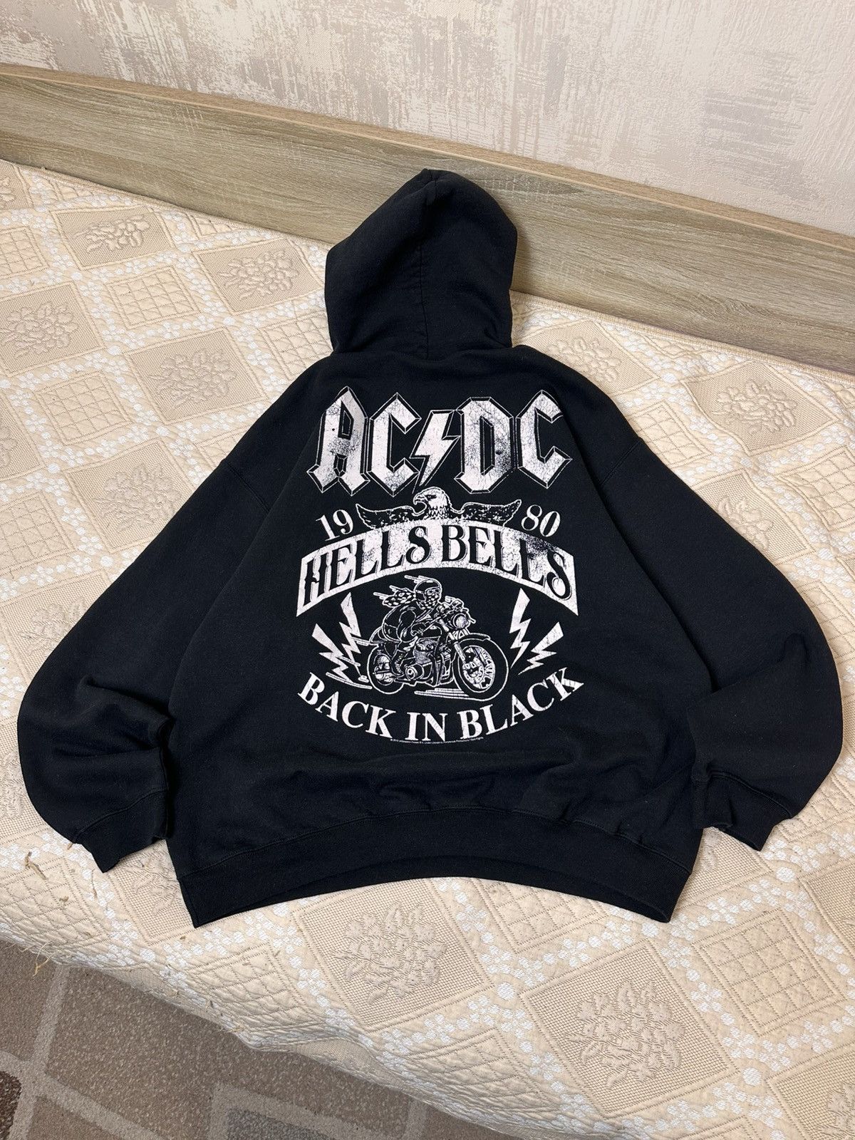 Band Tees 🔥 ACDC Hells Bells Back In Black 1980 Album Rock Band Hoodie Size US L / EU 52-54 / 3 - 1 Thumbnail