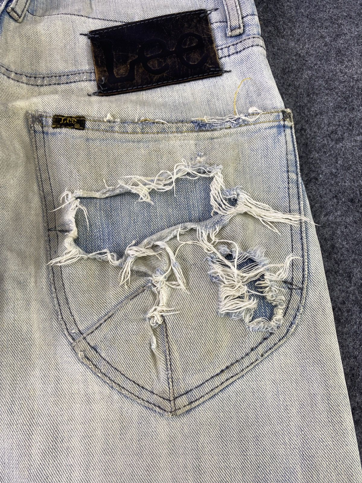 Jean × Lee Vintage Lee Low Waisted Distressed Jeans - J893 Size 30" / US 8 / IT 44 - 15 Thumbnail