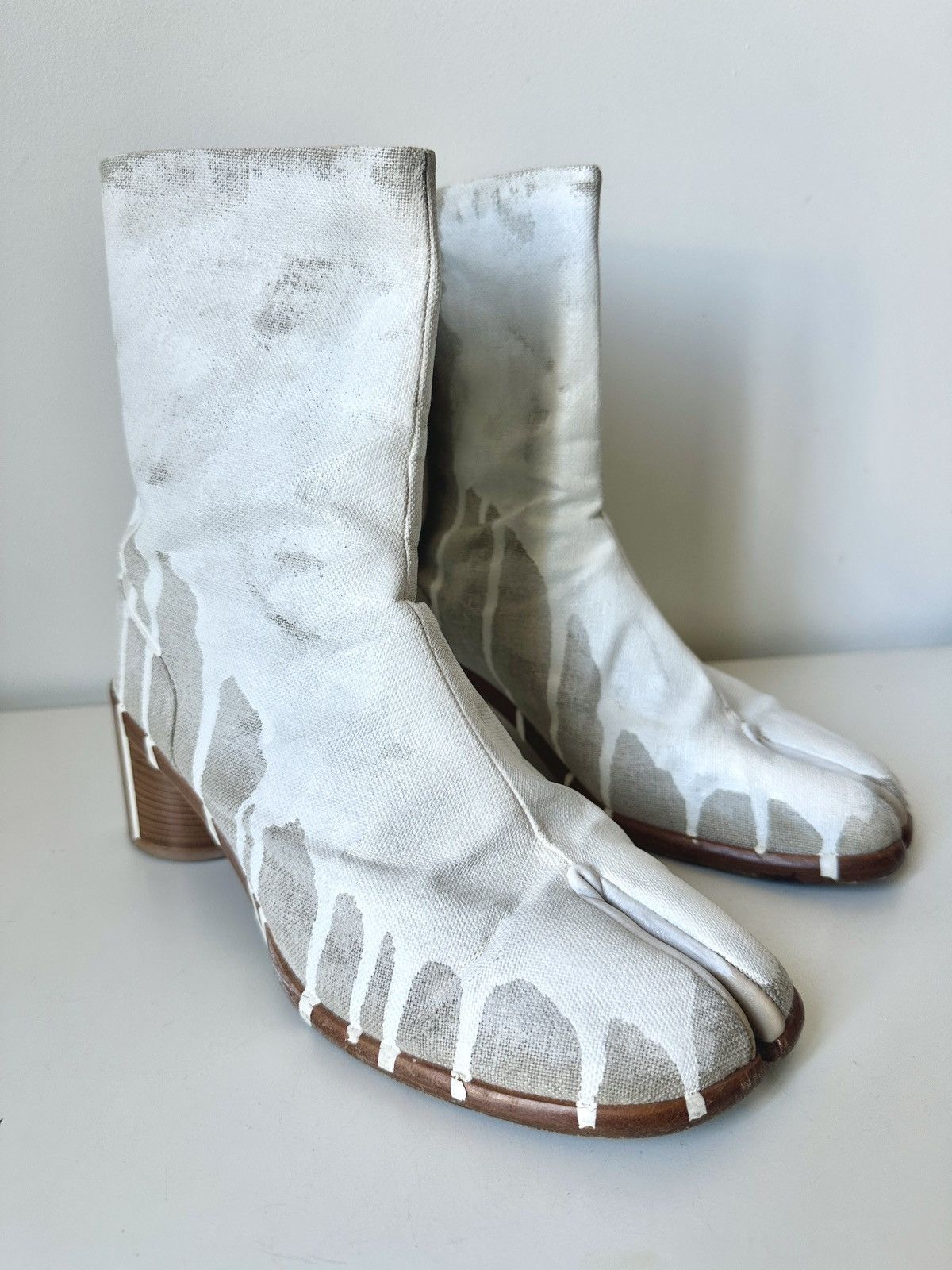 Maison Margiela Maison Martin Margiela white Tabi paint splatter boot Size US 10 / EU 43 - 1 Thumbnail