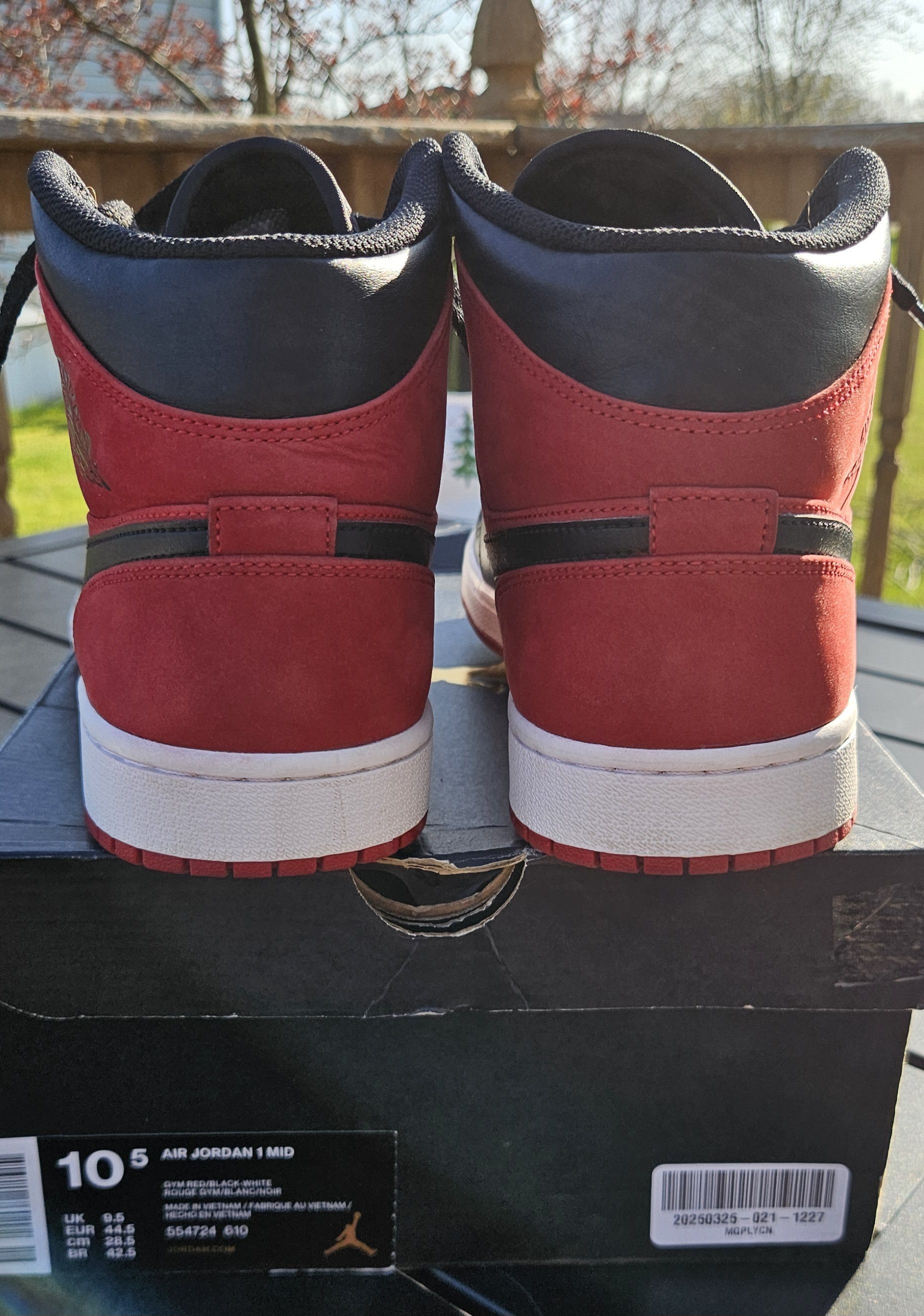 Jordan Brand Jordan 1 mid reverse bred banned Size US 10.5 / EU 43-44 - 3 Thumbnail