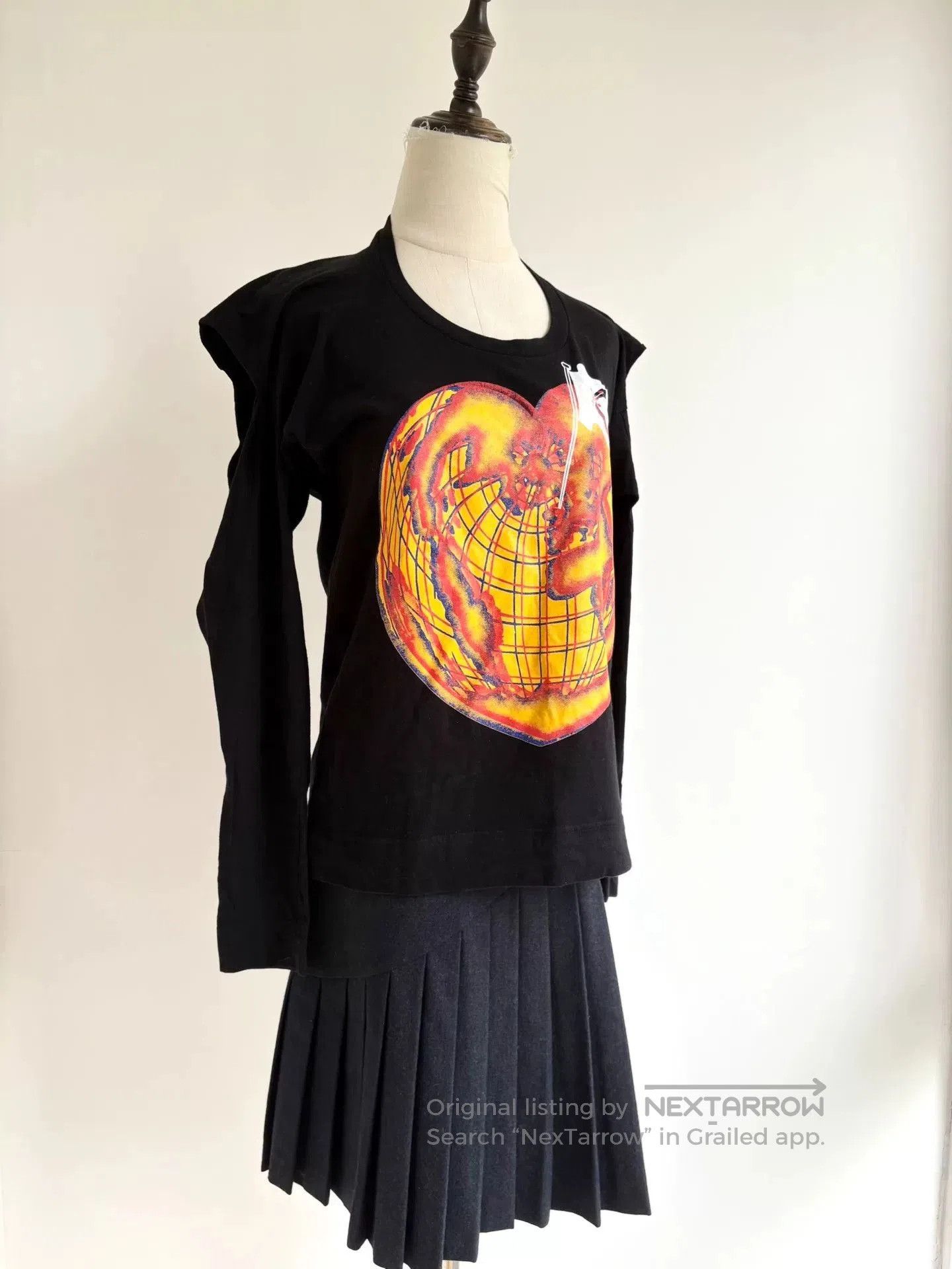 Vivienne Westwood vivienne westwood black heart earth shoulder top. Size M / US 6-8 / IT 42-44 - 3 Thumbnail
