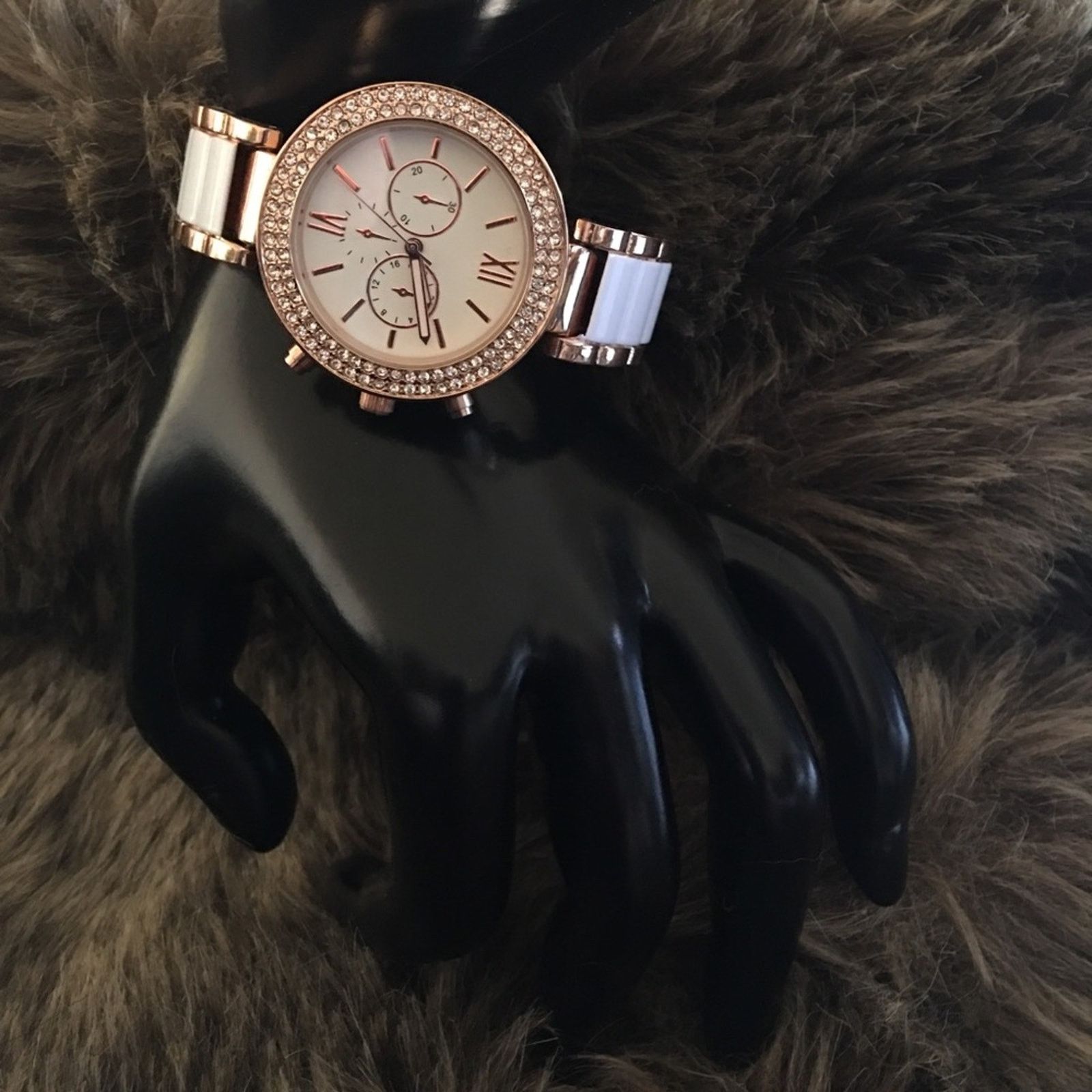 Other Ladies rose gold tone rhinestone cuff watch Size ONE SIZE - 3 Thumbnail