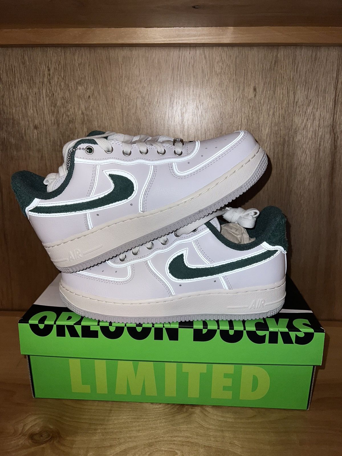 Nike Size 6.5 - AF1 Oregon PE Size US 6.5 / EU 39-40 - 2 Thumbnail