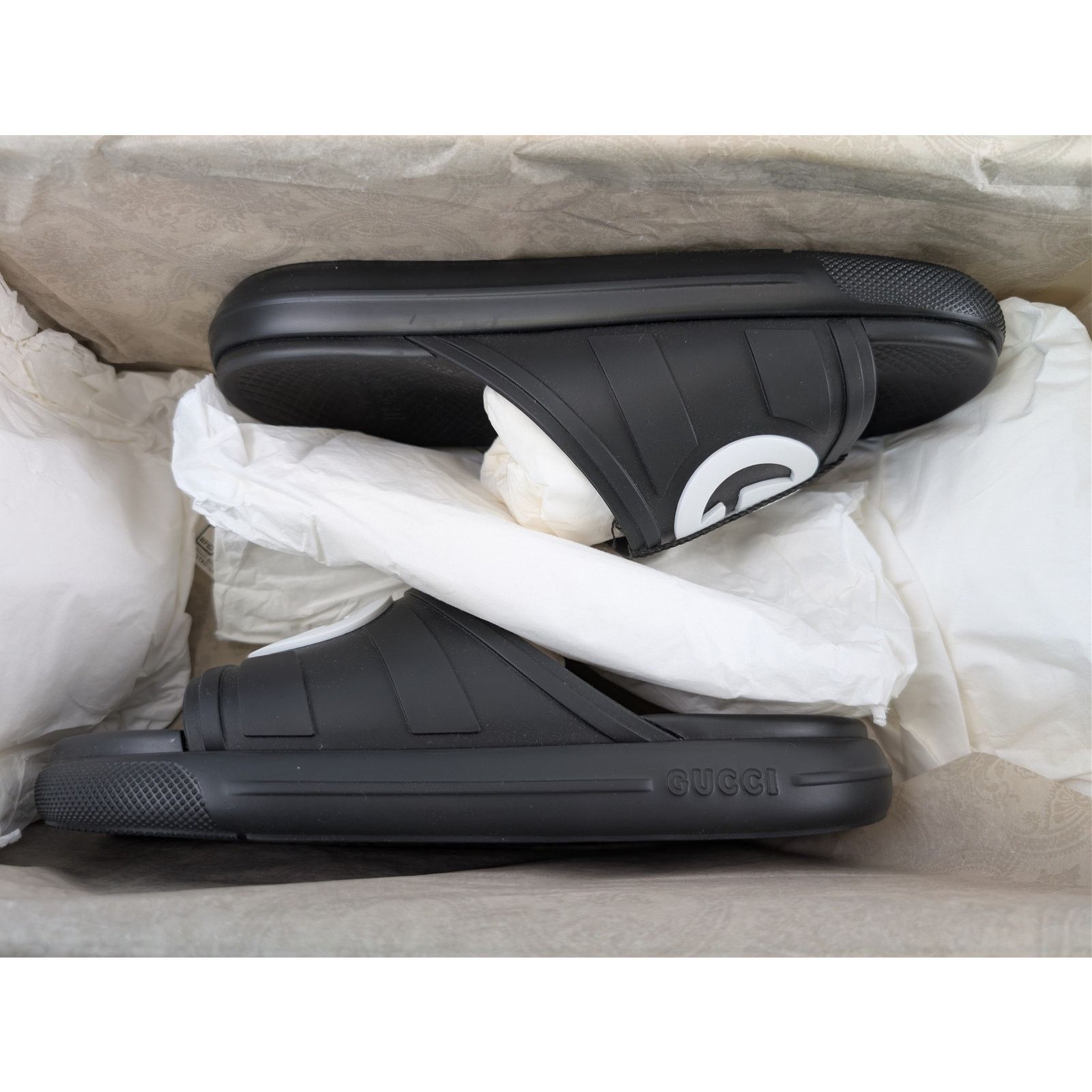 Gucci o1rshd1 Pursuit Logo Embossed Rubber Slide Slippers in Black Size US 7.5 / EU 40-41 - 16 Thumbnail