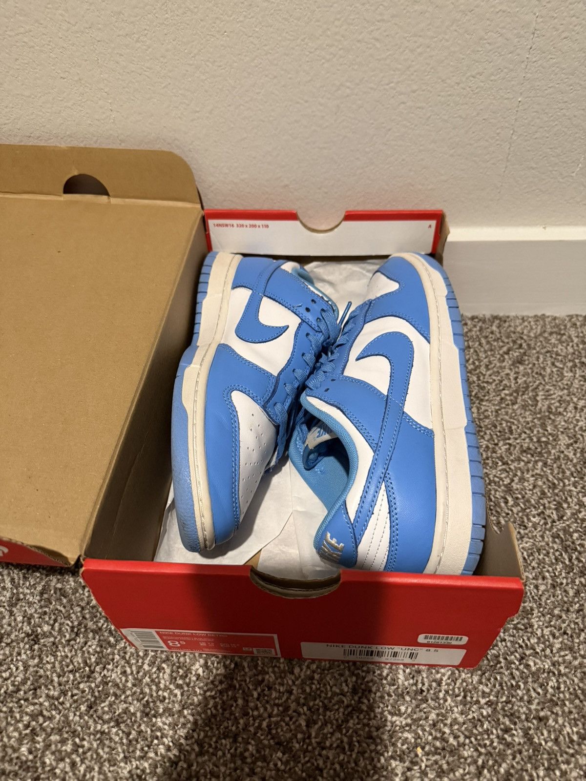 Nike UNC Dunk low Size US 8 / EU 41 - 2 Thumbnail