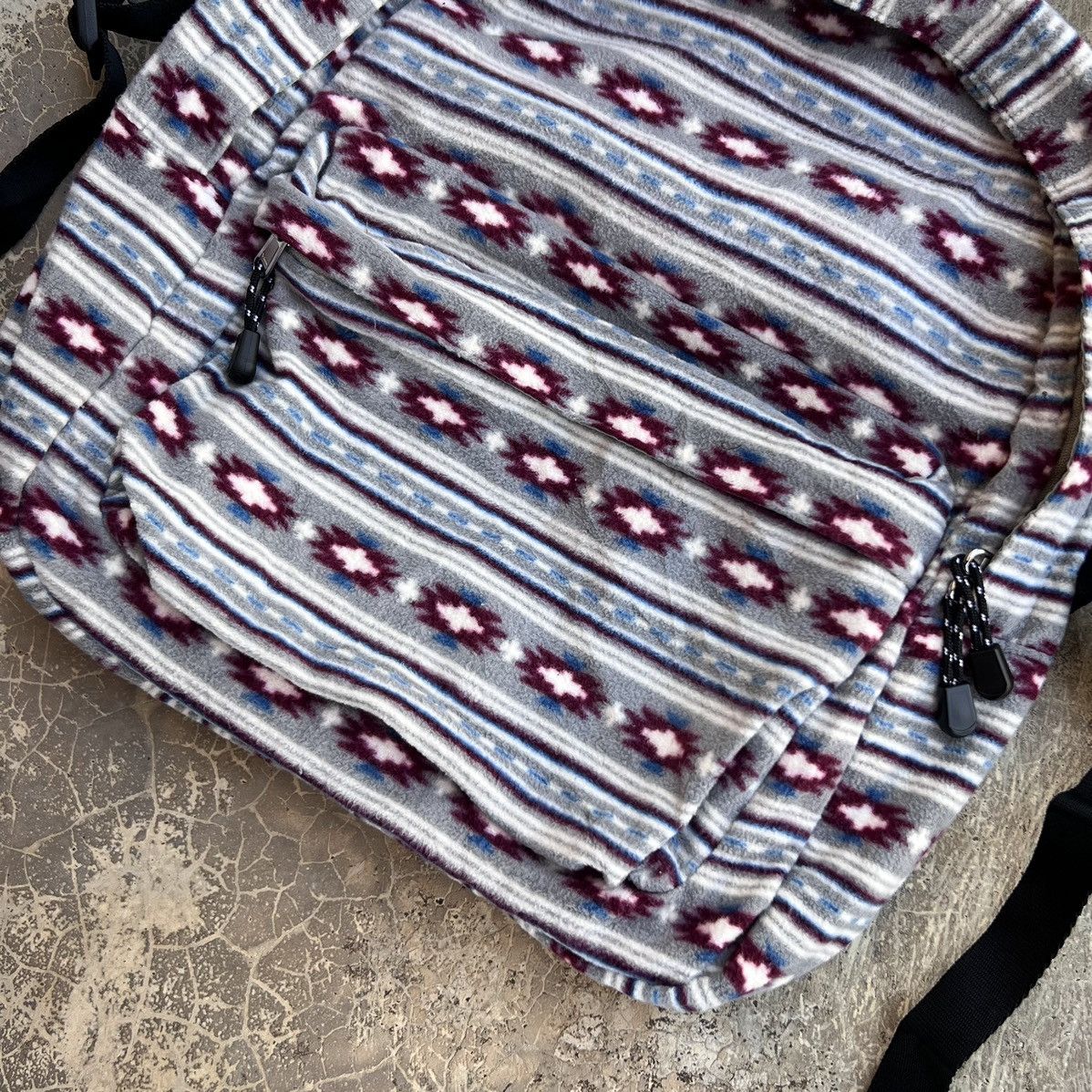 Uniqlo Uniqlo Nordic Native Micro Fleece Backpack Size ONE SIZE - 4 Thumbnail