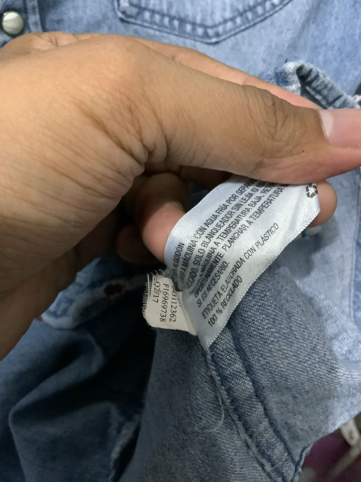 If Six Was Nine Mossimo Supply Co Distressed Denime Button Up Shirt Size US S / EU 44-46 / 1 - 14 Thumbnail
