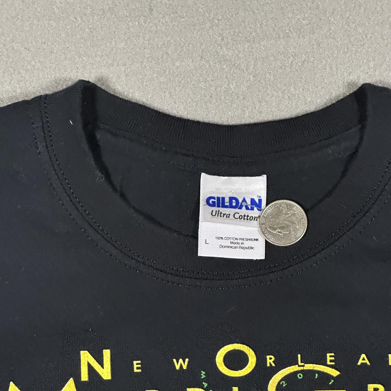 Other Gildan Men's T-Shirt Large Black New Orleans Mardi Gras Size US L / EU 52-54 / 3 - 5 Thumbnail