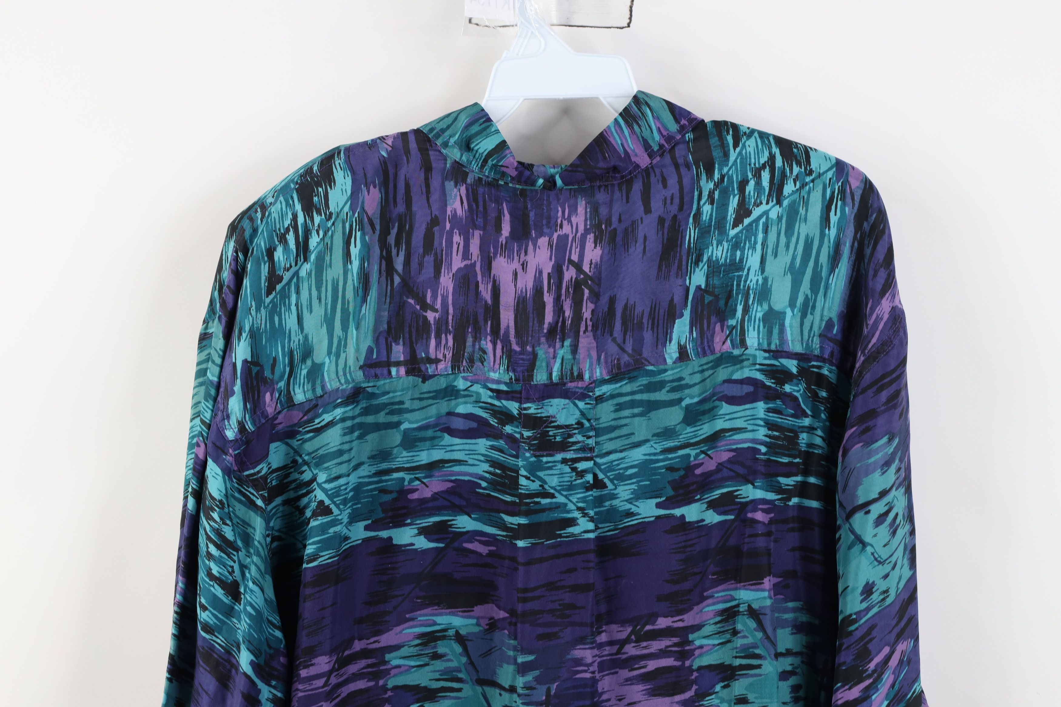 Vintage Vintage 90s Streetwear Baggy Silk Collared Button Shirt Size M / US 6-8 / IT 42-44 - 12 Thumbnail