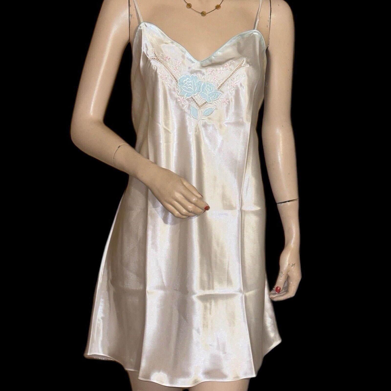 Designer Vtg Val Mode White Satin Embroidered Chemise Nightgown L Size ONE SIZE - 2 Thumbnail