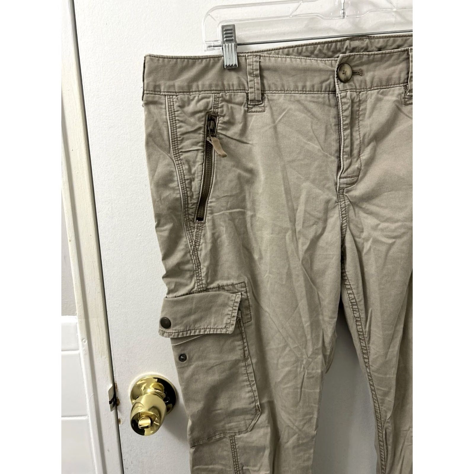 Eddie Bauer Eddie Bauer Cargo Pants Womens 18 Tan Zip Pockets Tapered Ankle Cuff 40x30 Cotton Blend Beige Regular My Pants Mens Women Girls? Size 40" / US 18 - 4 Thumbnail